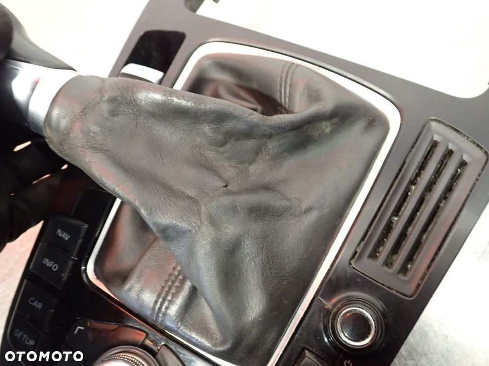 RAMKA WYBIERAKA BIEGÓW PANEL STEROWANIA RADIA AUDI A4 B8 - 9