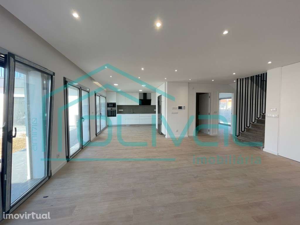 Agradável Moradia T4 A 20 minutos de Lisboa - Grande imagem: 2/44