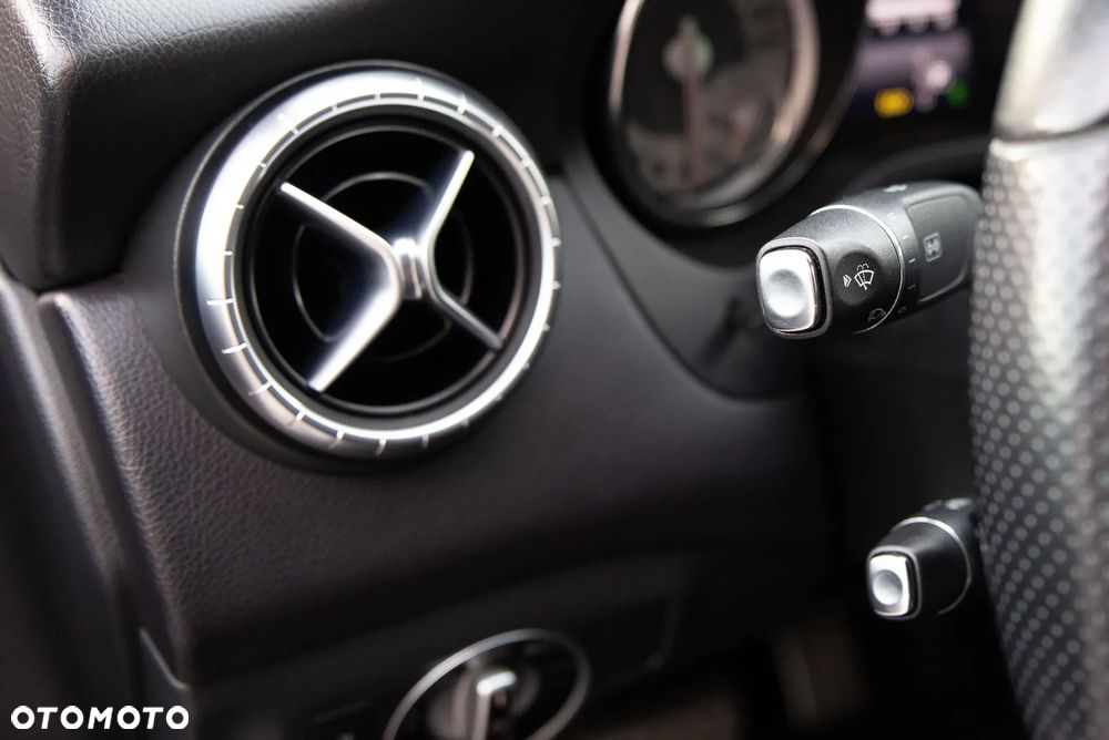 Mercedes-Benz CLA - 31