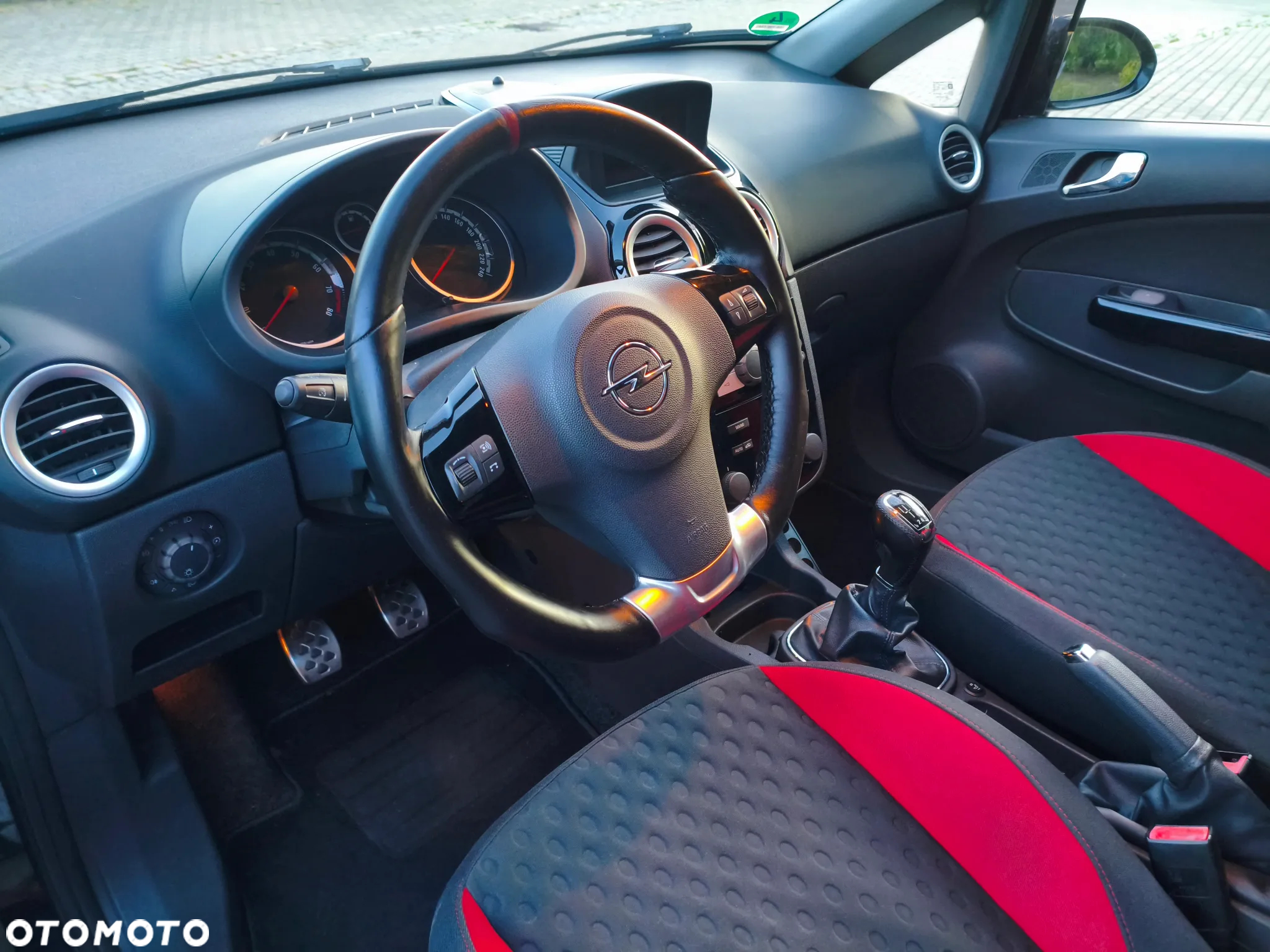 Opel Corsa 1.6T GSI - 10