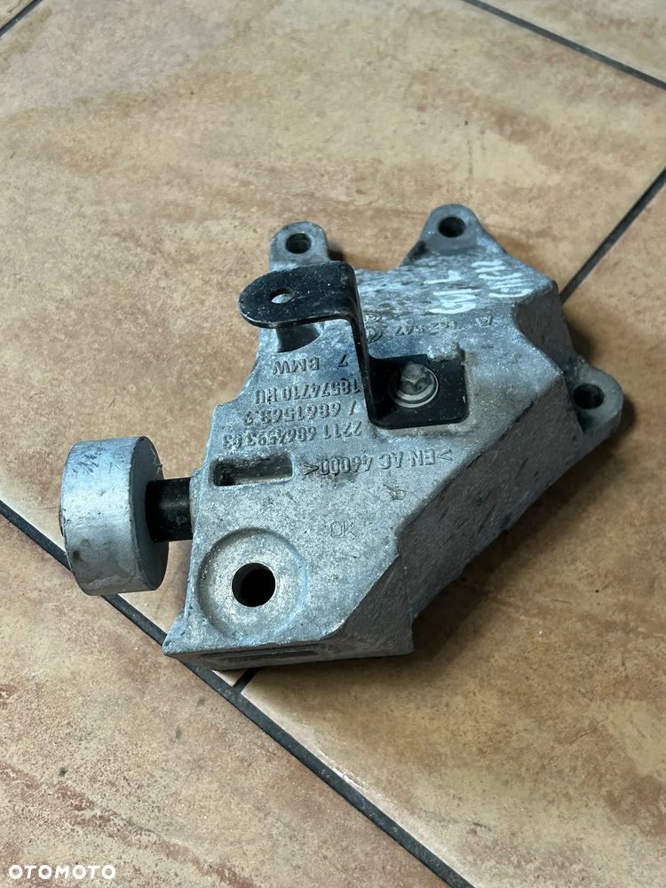 WSPORNIK SILNIKA LEWY ŁAPA BMW X1 G01 7 G11 G12 5 G30 G31 G32 2.0D 6864593 - 2