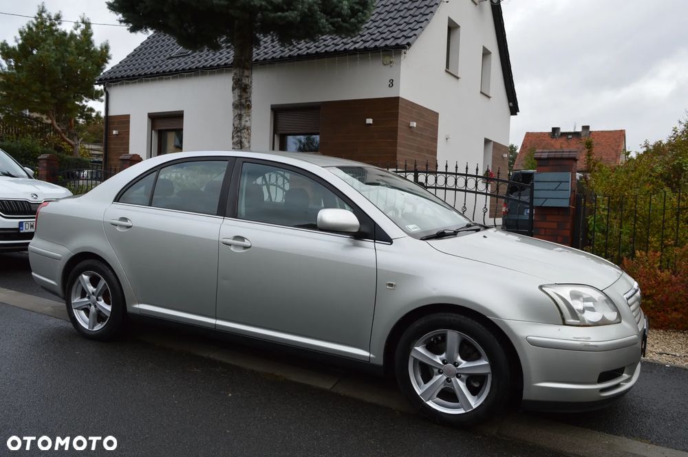 Toyota Avensis 1.6 VVT-i Luna - 1