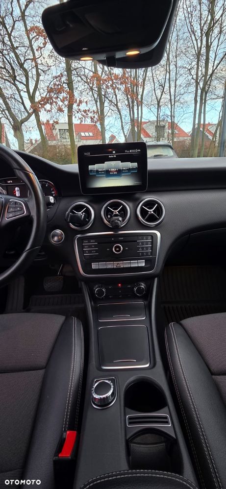 Mercedes-Benz Klasa A 180 7G-DCT Urban - 24