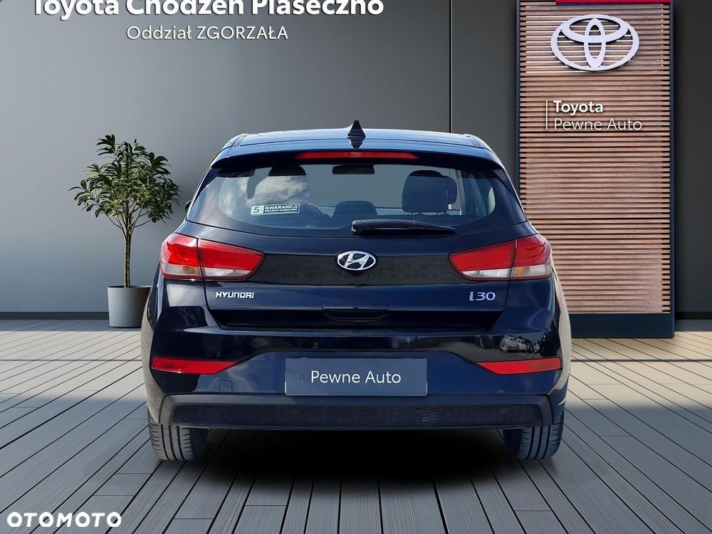 Hyundai i30 1.5 DPI Classic + - 5