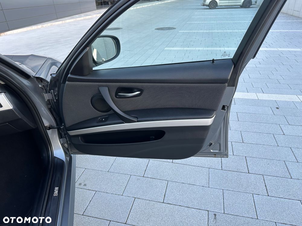 BMW Seria 3 320d DPF Edition Sport - 14