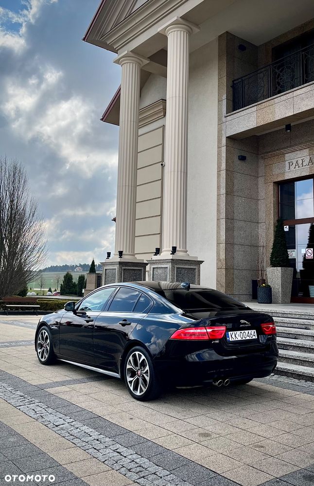 Jaguar XE 2.0 D R-Sport - 7