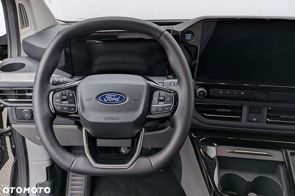 Ford Tourneo Custom - 13