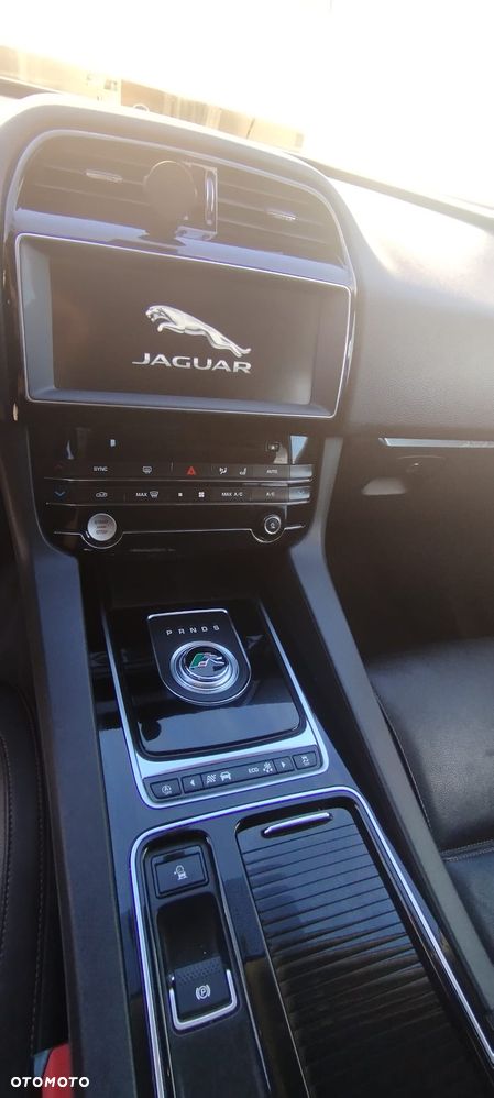 Jaguar F-Pace 2.0 i4D RWD Pure - 13