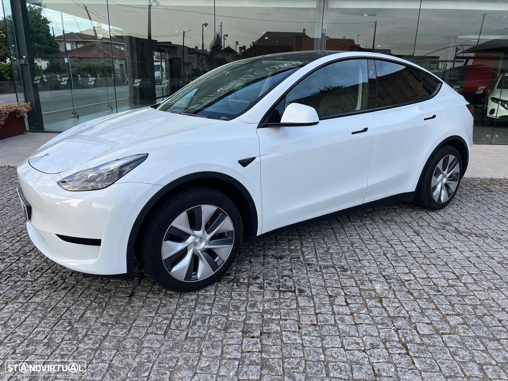 Tesla Model Y Standard RWD - 3
