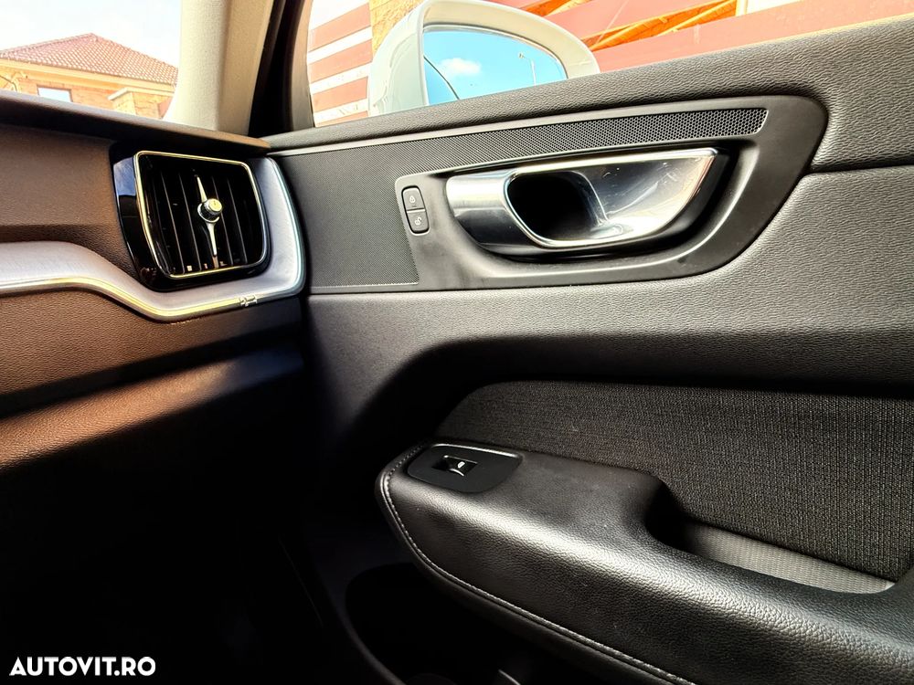 Volvo XC 60 D3 Momentum Pro - 28