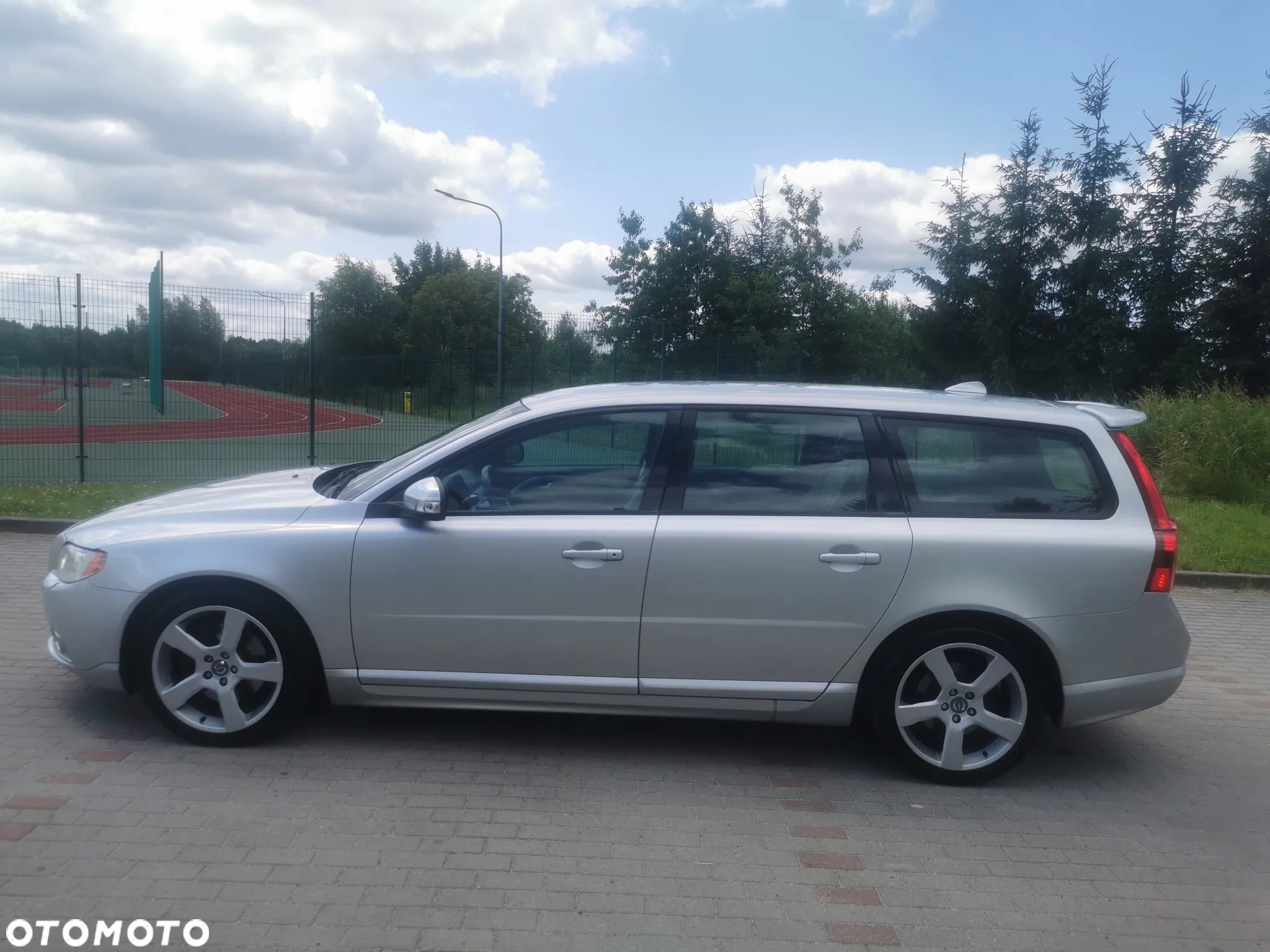 Volvo V70 D3 R-Design - 3