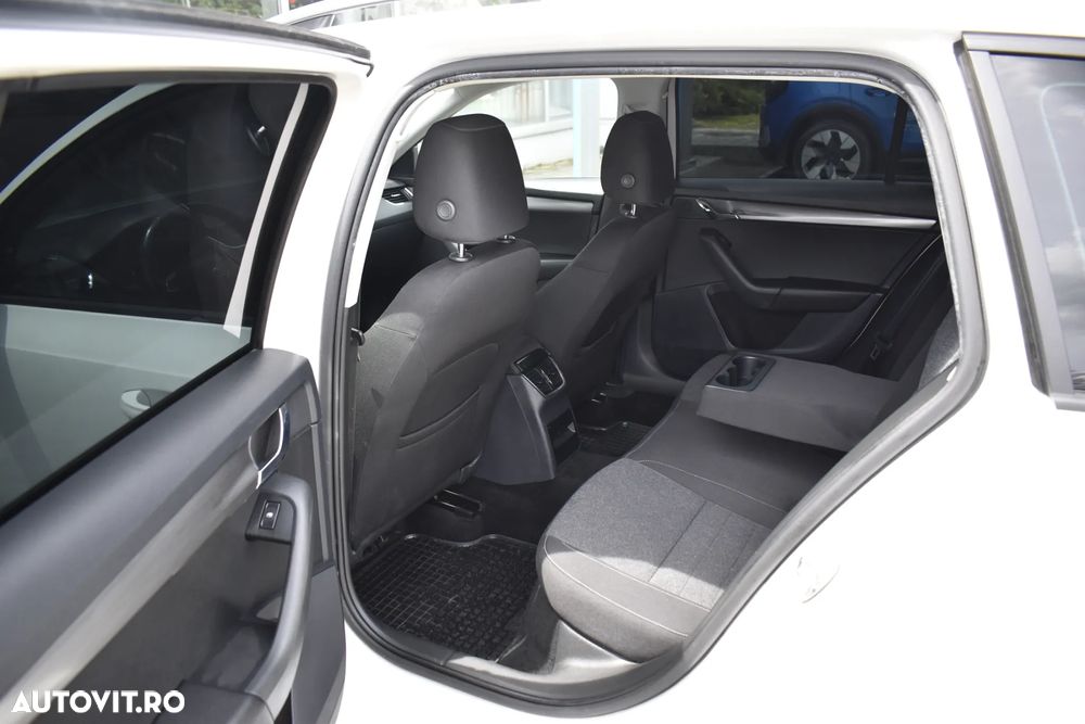 Skoda Octavia 1.6 TDI DSG Style - 31