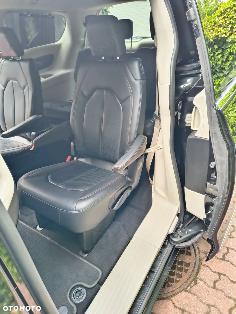 Chrysler Pacifica - 24