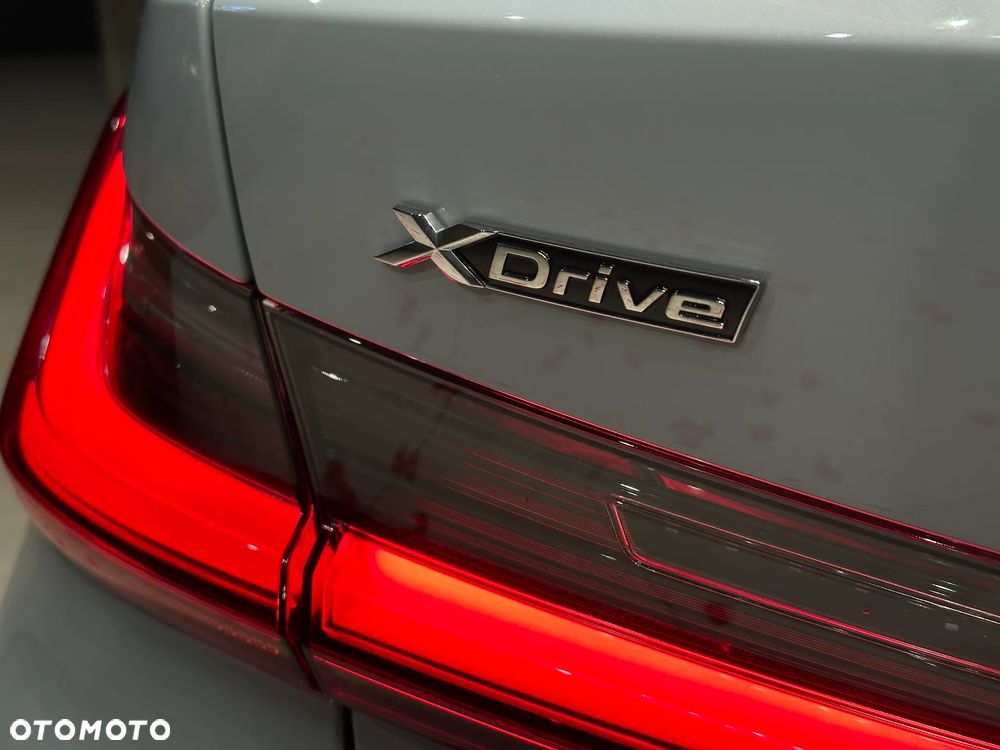 BMW Seria 3 330i xDrive M Sport sport - 11