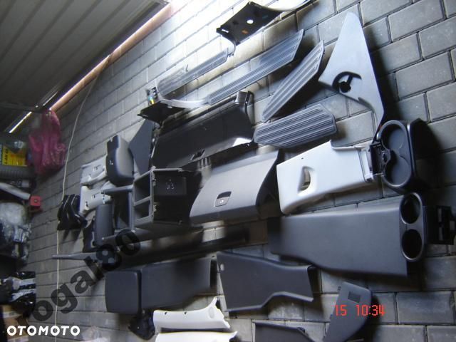 VW AMAROK PLASTKI WNĘTRZA RÓŻNE JAK NOWE - 1
