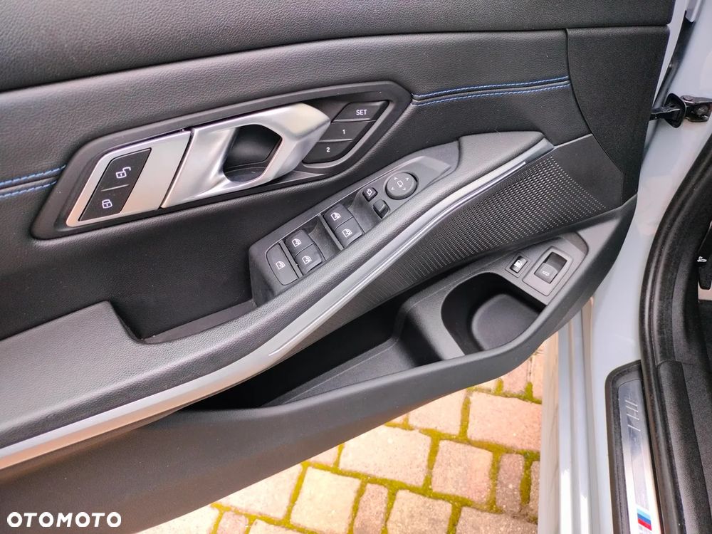 BMW Seria 3 330e M Sport - 17
