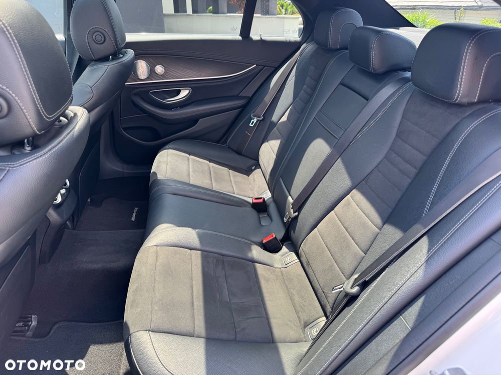 Mercedes-Benz Klasa E 200 4-Matic 9G-TRONIC - 23