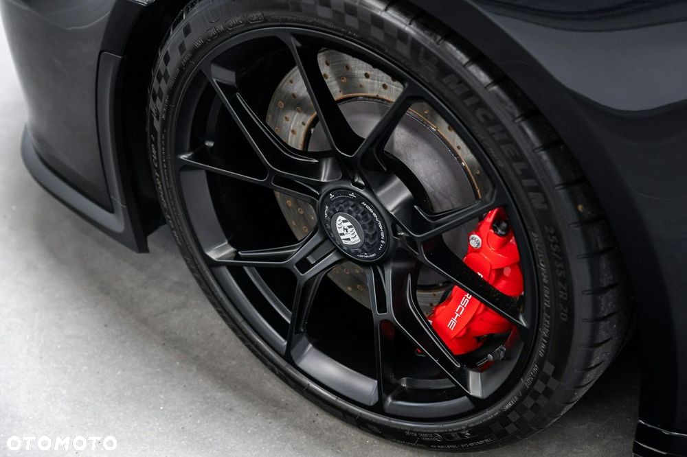 Porsche 911 GT3 Touring PDK - 16