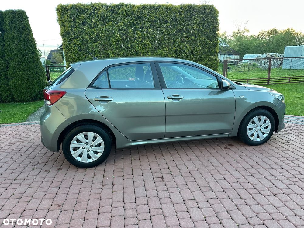 Kia Rio 1.2 L - 3