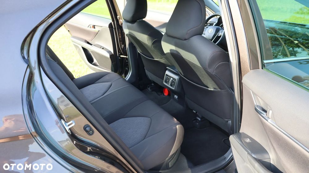 Toyota Camry - 12