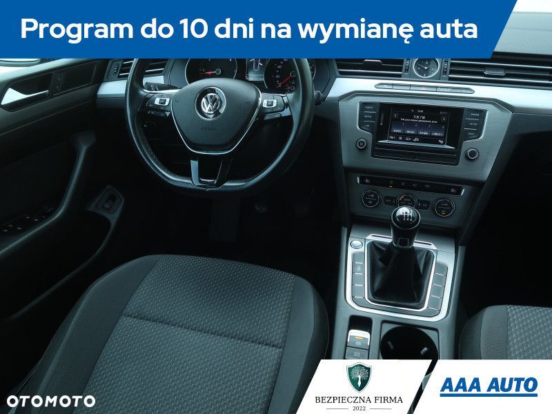 Volkswagen Passat - 8