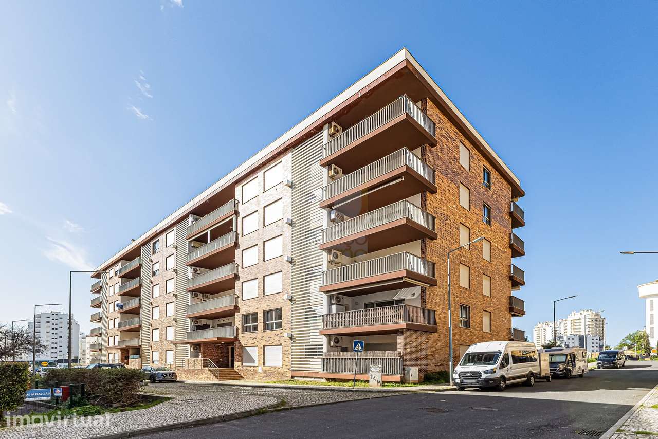 A. Pêra - Luxo - Apartamento T2 C/ Garag. + Piscina - Grande imagem: 5/27