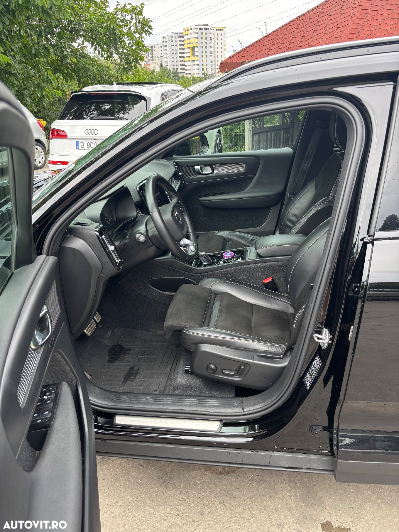 Volvo XC 40 B4 AT8 AWD Mild Hybrid R-Design - 14