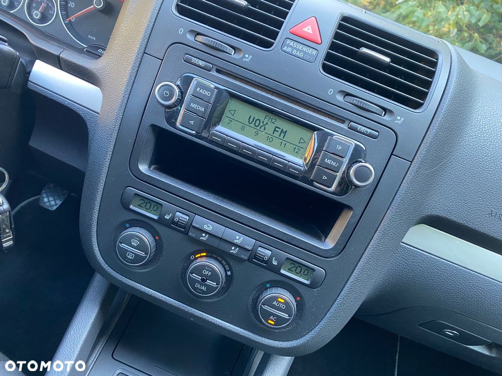 Volkswagen Golf - 28