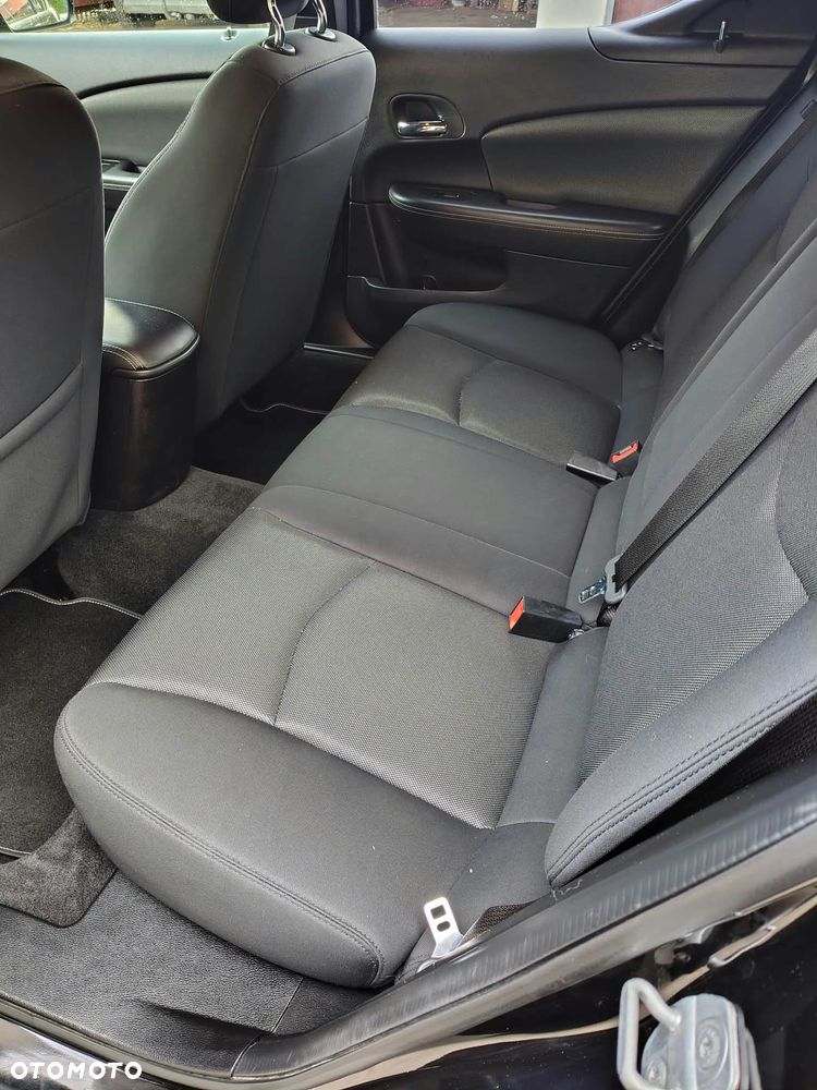 Dodge Avenger - 8