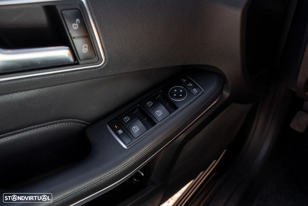 Mercedes-Benz E 220 CDi Avantgarde BE Auto. - 23