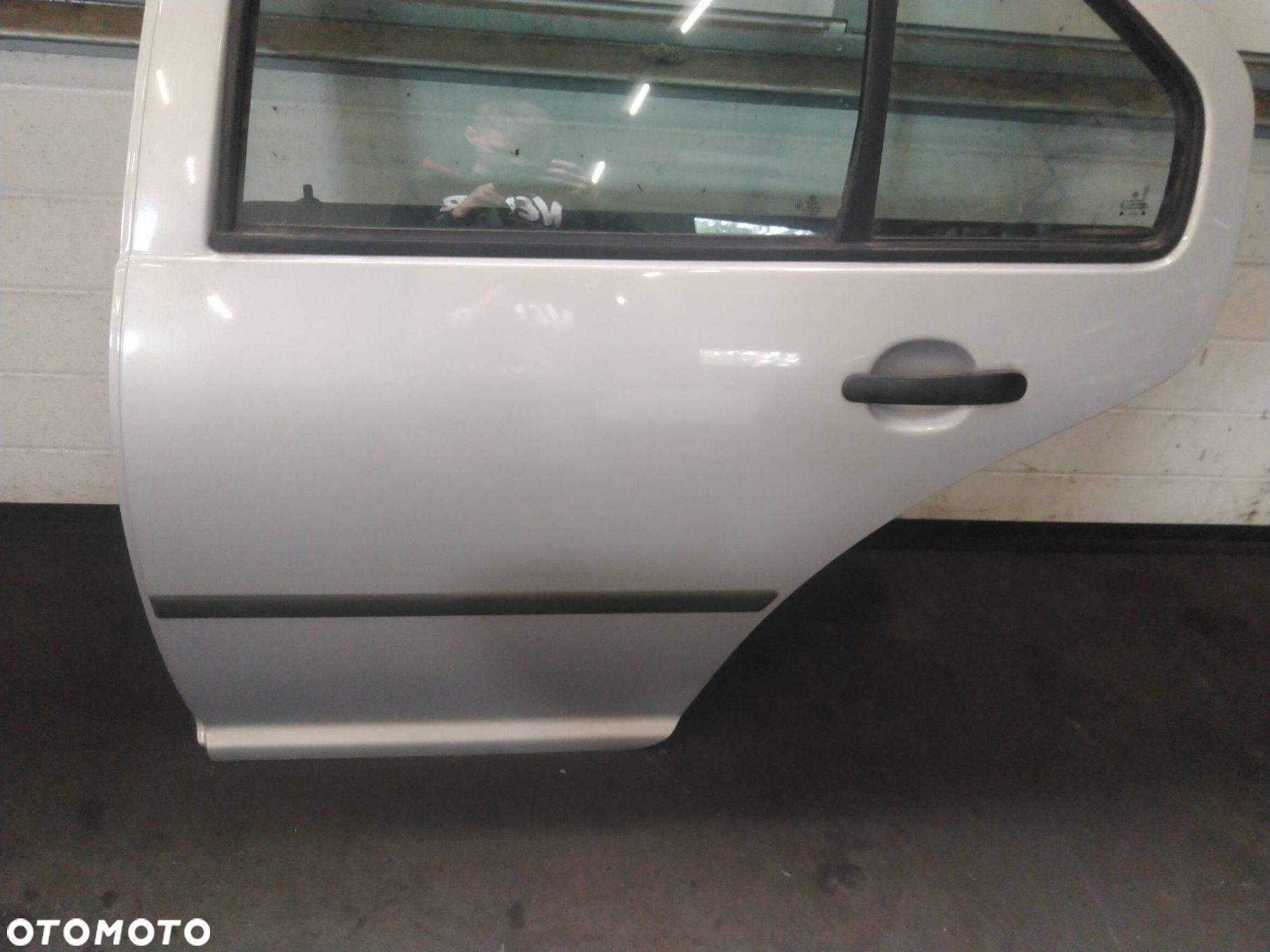 DRZWI KOMPLETNE LEWY TYŁ VW BORA I - 2