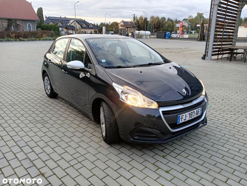 Peugeot 208 - 1