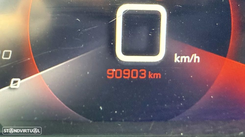 Peugeot 2008 PureTech 130 EAT8 GT - 35