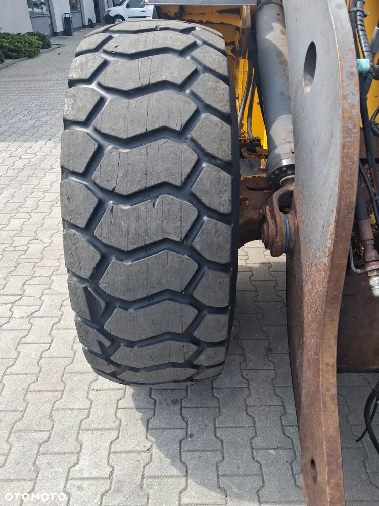 Volvo L 90 F - 8