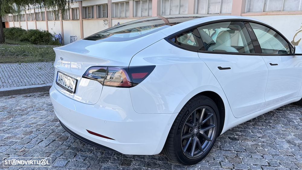 Tesla Model 3 - 4
