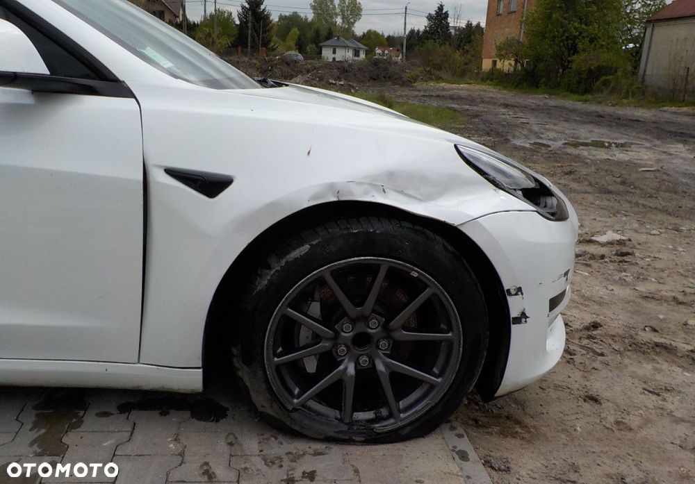 Tesla Model 3 - 17