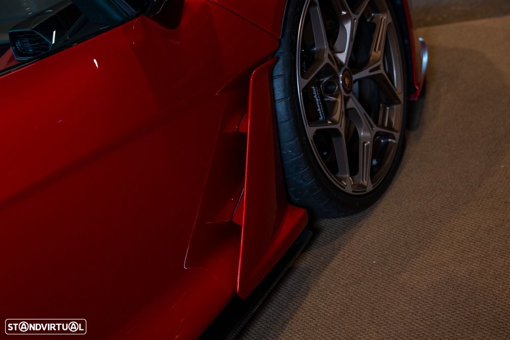 Lamborghini Revuelto 6.5 V12 - 13