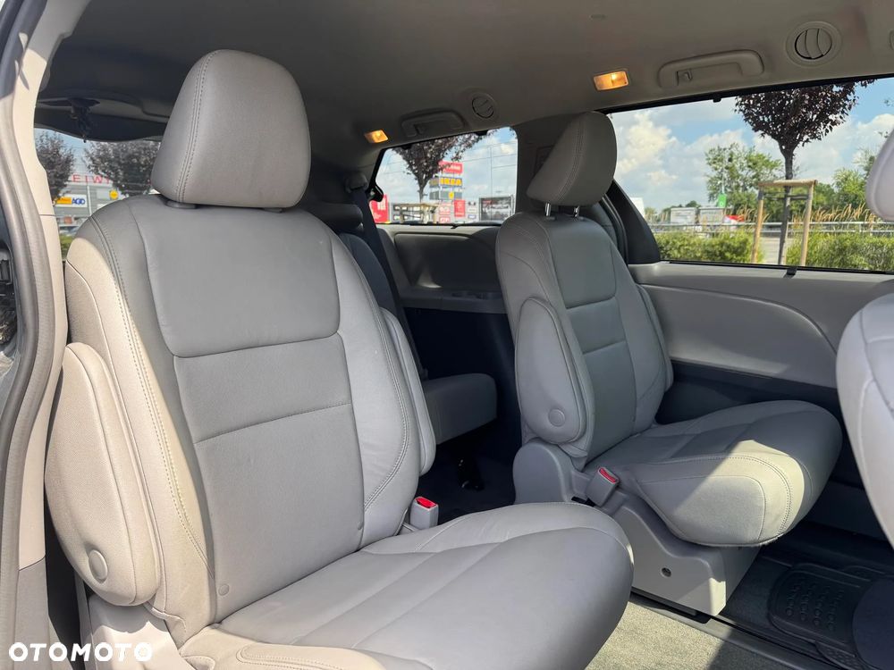 Toyota Sienna 3.5 V6 XLE AWD - 15