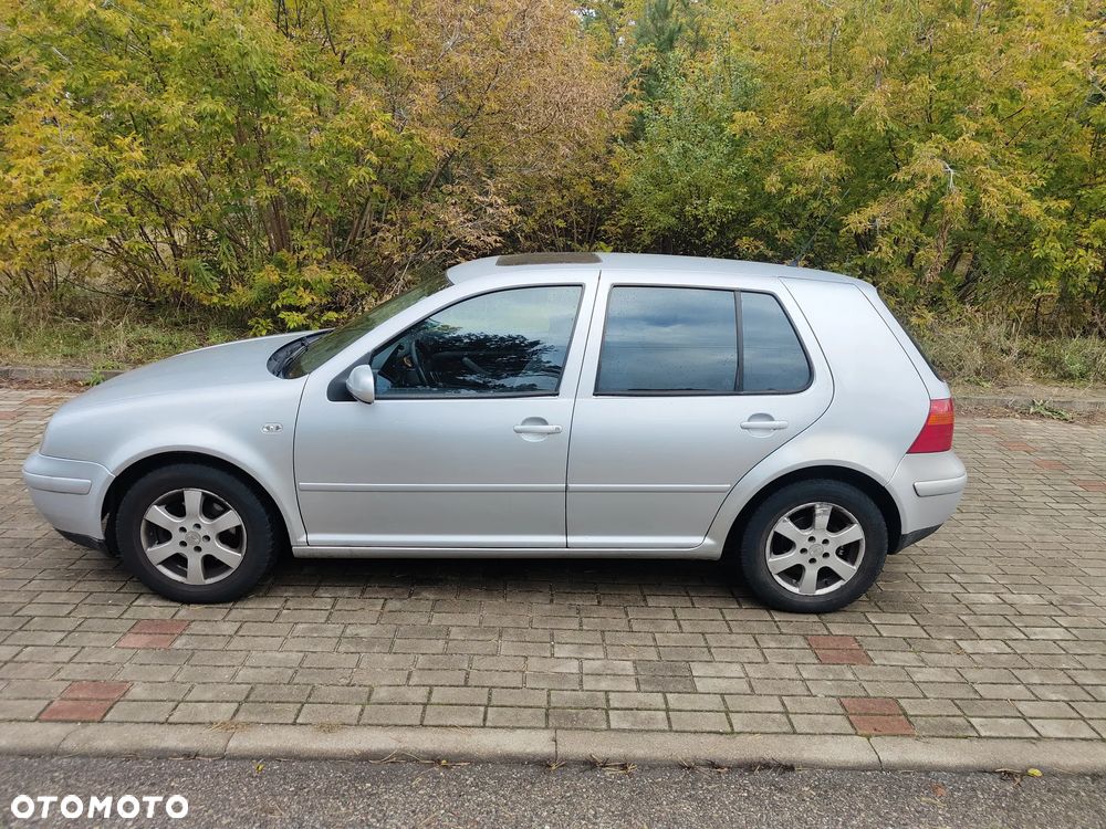 Volkswagen Golf - 1