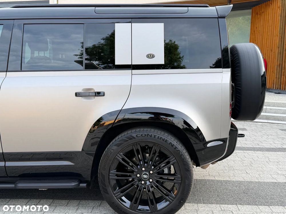 Land Rover Defender 3.0 D300 mHEV X-Dynamic SE - 29