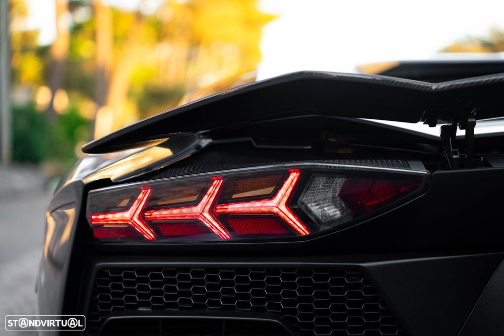 Lamborghini Aventador 6.5 V12 LP740-4 S - 26