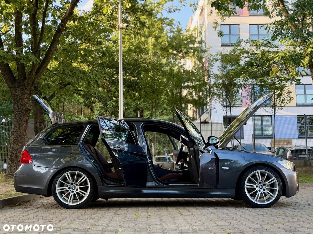 BMW Seria 3 330i - 28