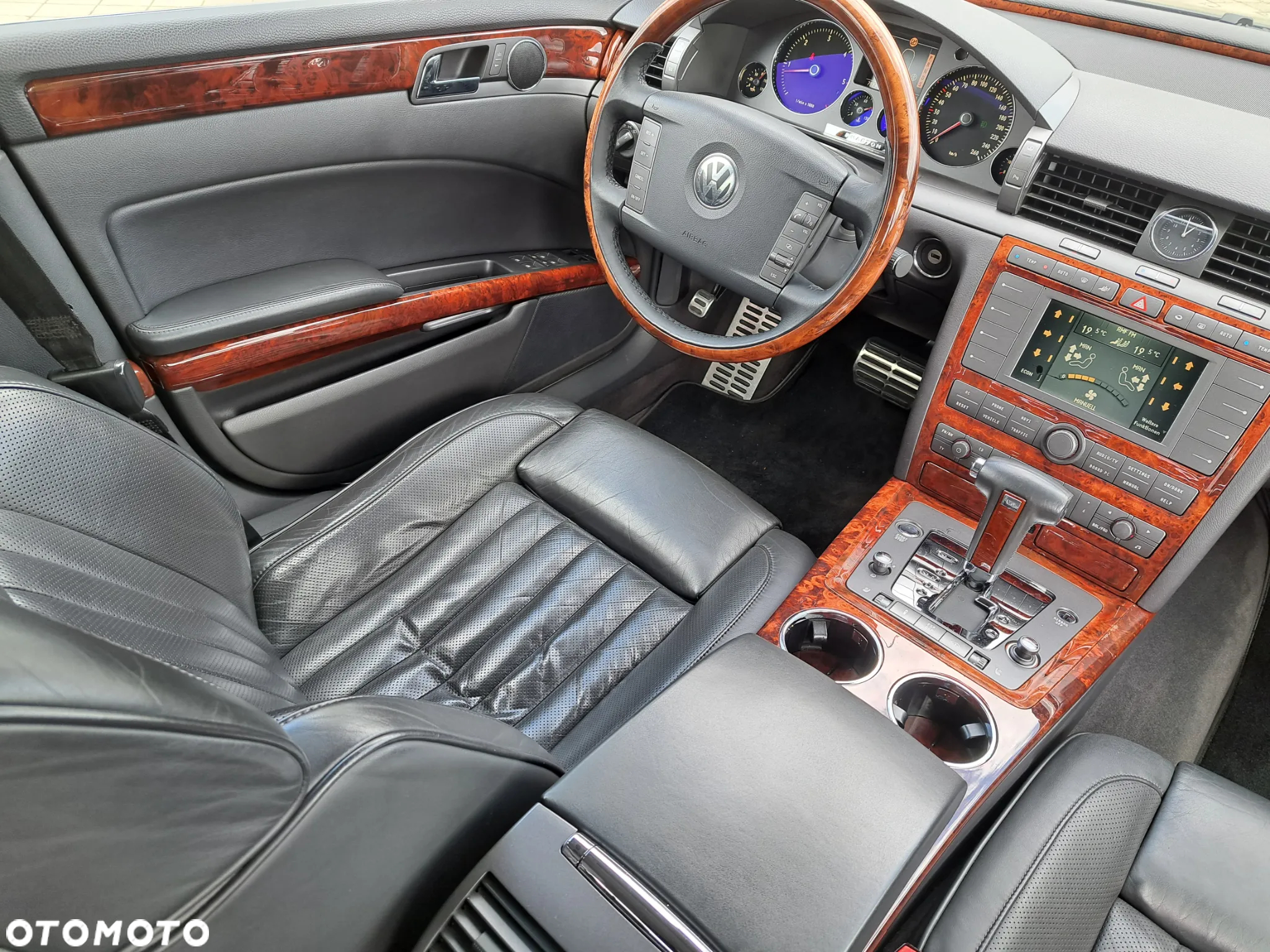 Volkswagen Phaeton - 8