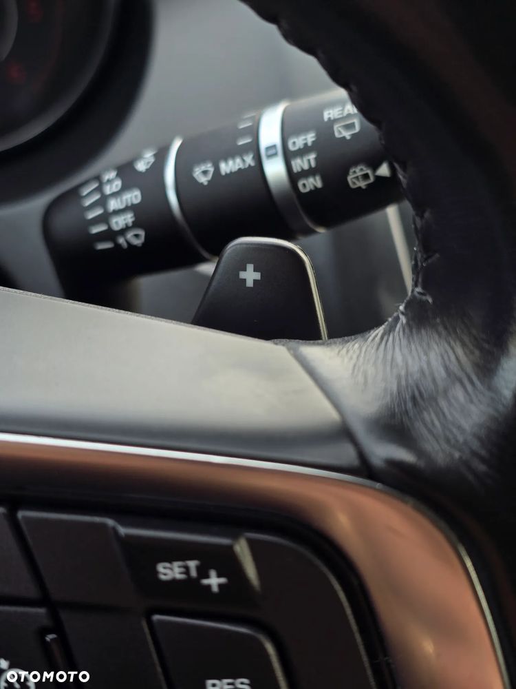Jaguar E-Pace 2.0 i4D AWD R-Dynamic HSE - 29