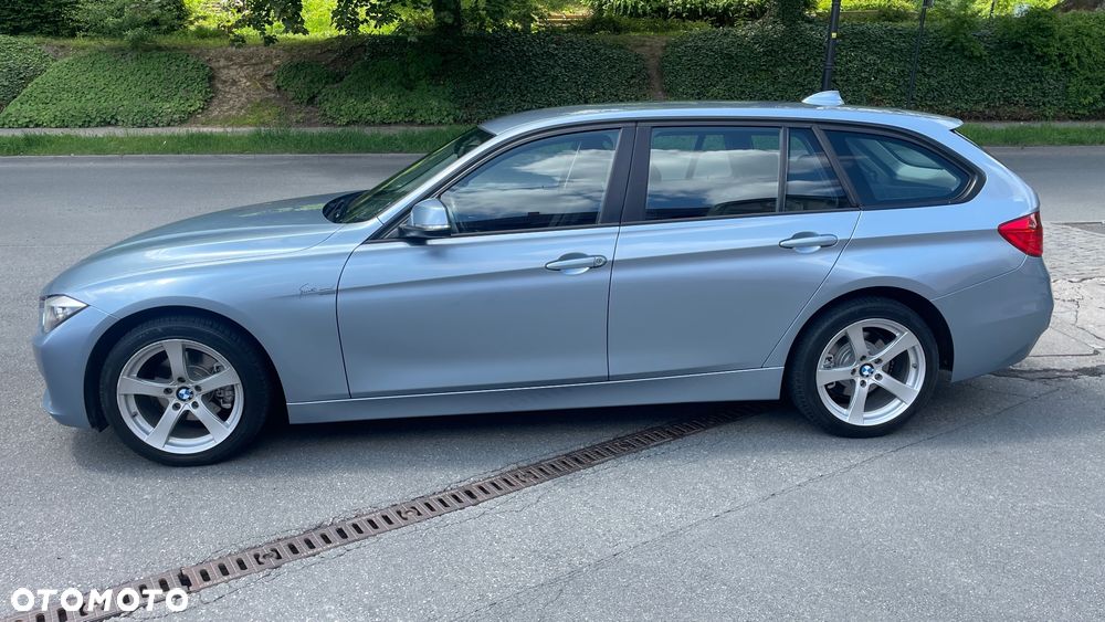 BMW Seria 3 318d Sport Line - 10