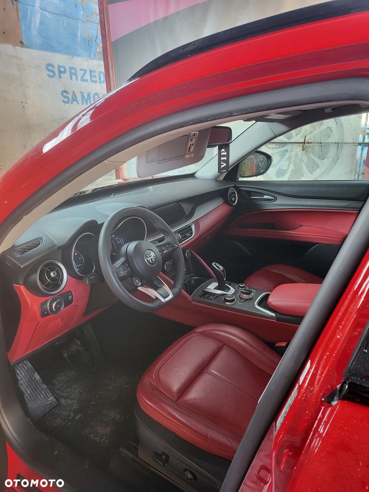 Alfa Romeo Stelvio 2.0 Turbo 16V AT8-Q4 Ti - 16
