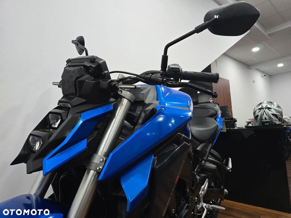 Suzuki GSX - 18