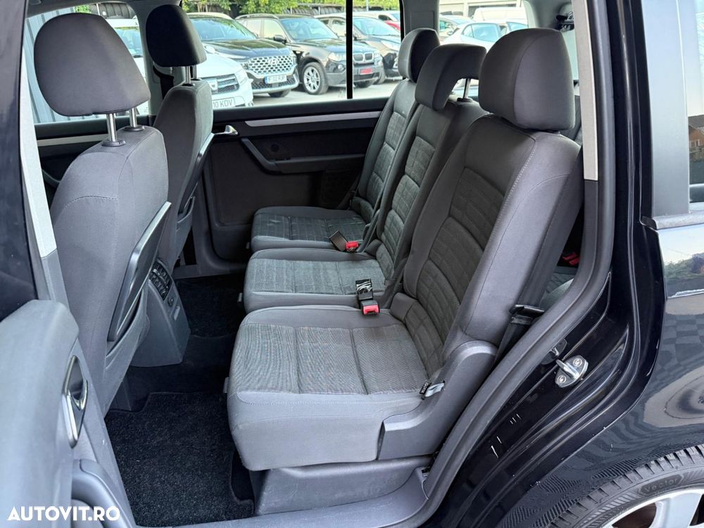 Volkswagen Touran - 9