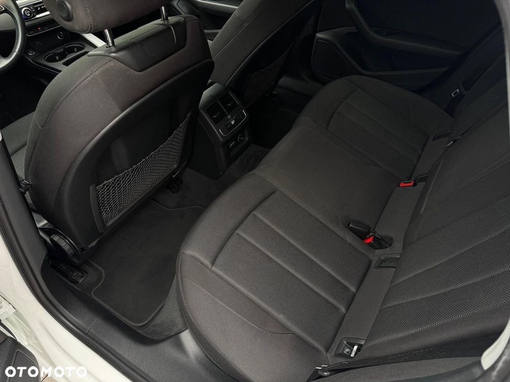 Audi A4 Limousine - 13