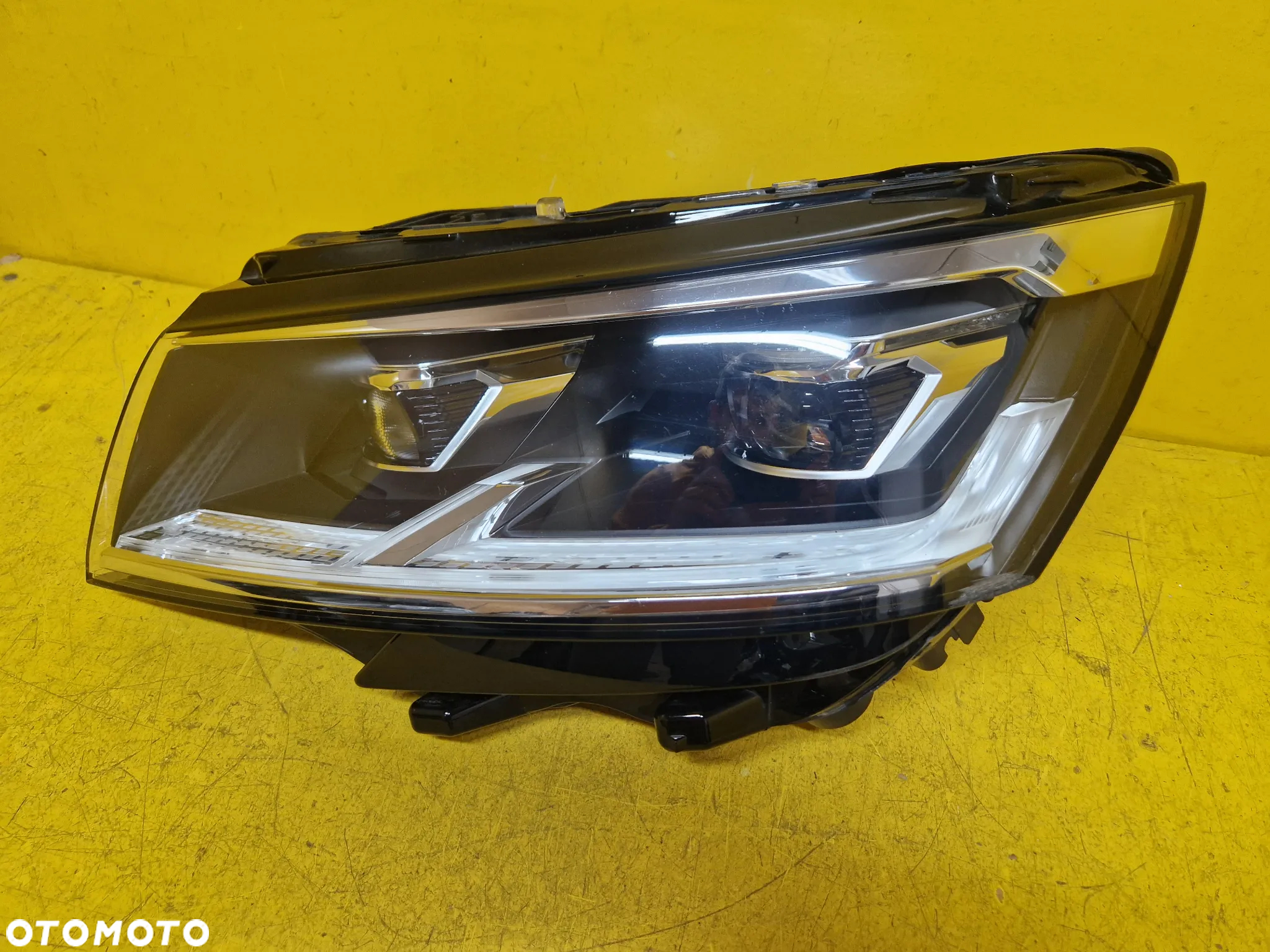 VW T6.1 MULTIVAN LAMPA LEWA PRZOD FULL LED 7L1941035D - 2